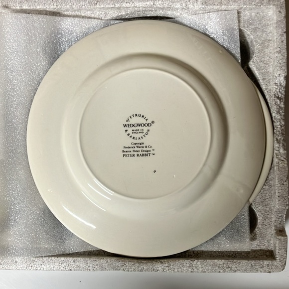 Peter rabbit nursery set by Wedgwood - Picture 5 of 12